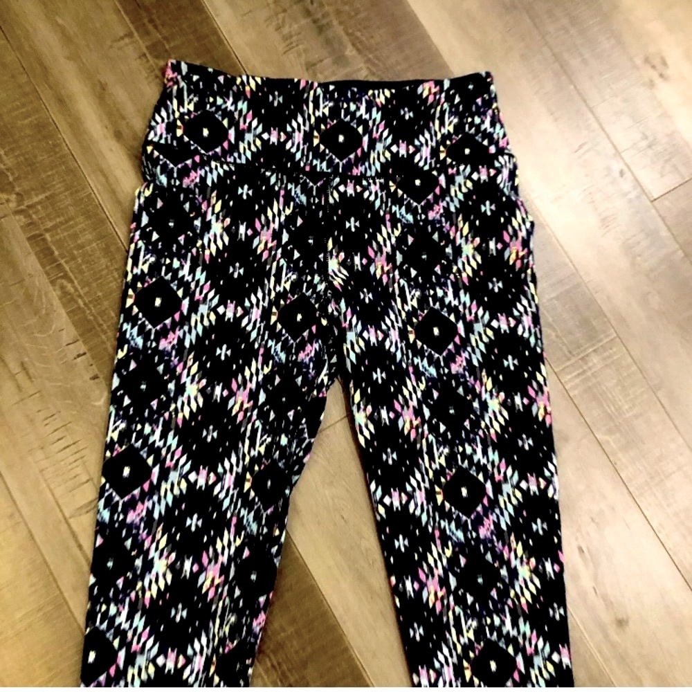 NWOT Victoria’s Secret VSX Knockout Tribal Kaleidoscope Leggings Tights XS - Picture 13 of 15